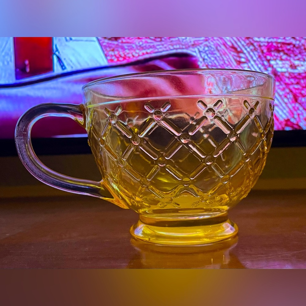 Yellow Glass Tea Mug NWOT